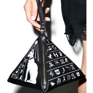 Killstar pyramid bag